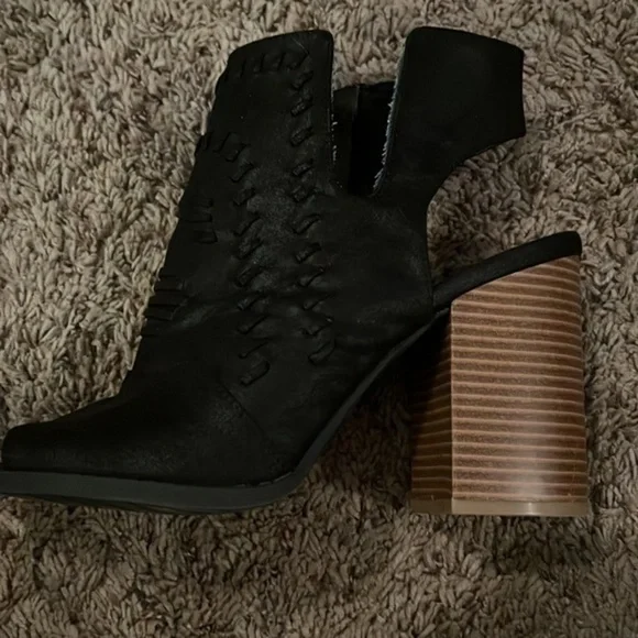 Quipid Peep toe black sling back booties. Size 9. - Picture 9 of 9